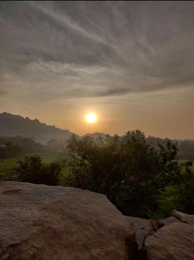 Sunrise Guest House & Restaurant Hampi Kültér fotó